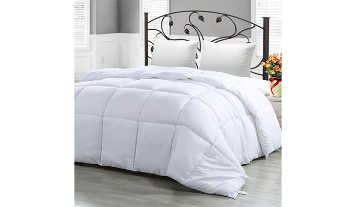  Utopia Bedding Ultra Plush Hypoallergenic, Siliconized fiberfill, Box Stitched Alternative Comforter, Duvet Insert, Protects Against Dust Mites and Allergens (King 90-by-102 inch)