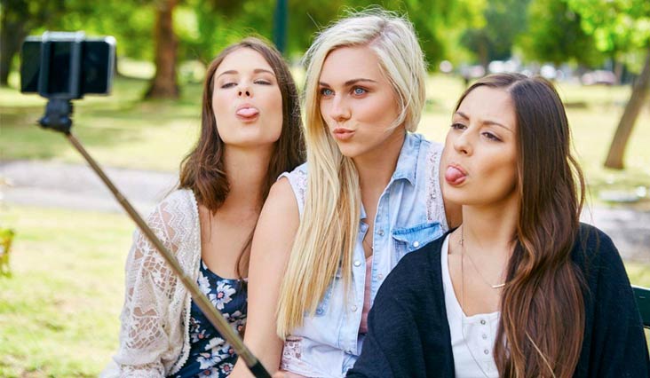 Best Cheap Selfie Sticks for Mobile Phone in Review 2018